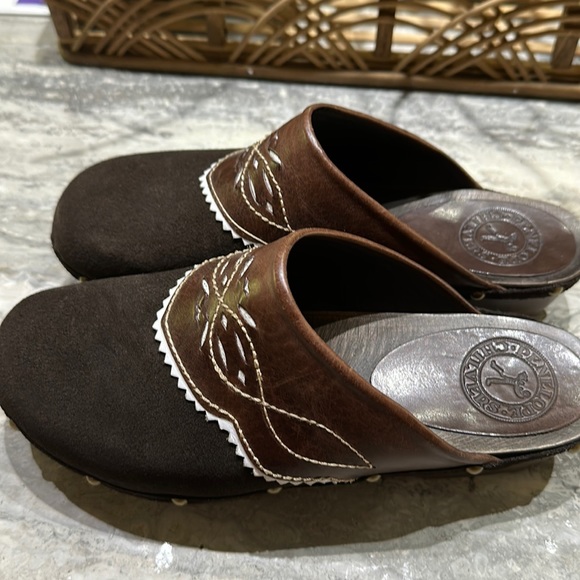 Penelope Chilvers low heel clog. Size 37 excellent condition - Picture 1 of 5